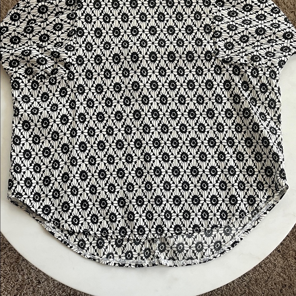 Beulah Top Size ONE Black White Long Puff Sleeve Lace-Like Pattern - Picture 6 of 13